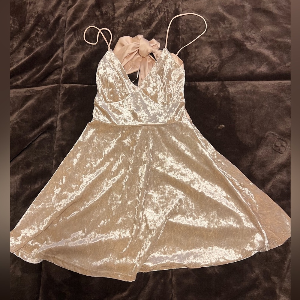 Cream colored velvet dress. Size M worn once like new condition!